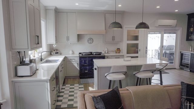 15 Waban 15, Wellesley, MA 02482