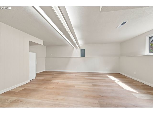 2500 Sw 15TH St, Gresham, OR 97080