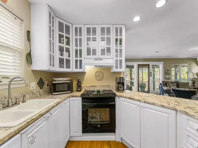 21904 Lakeview Drive, Panama City Beach, FL 32413