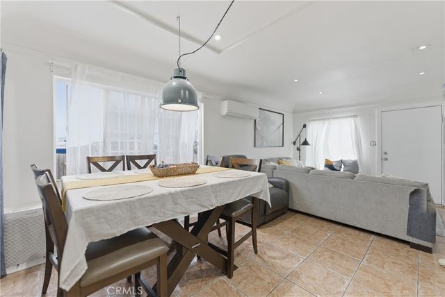 725 W 107th, Los Angeles, CA 90044