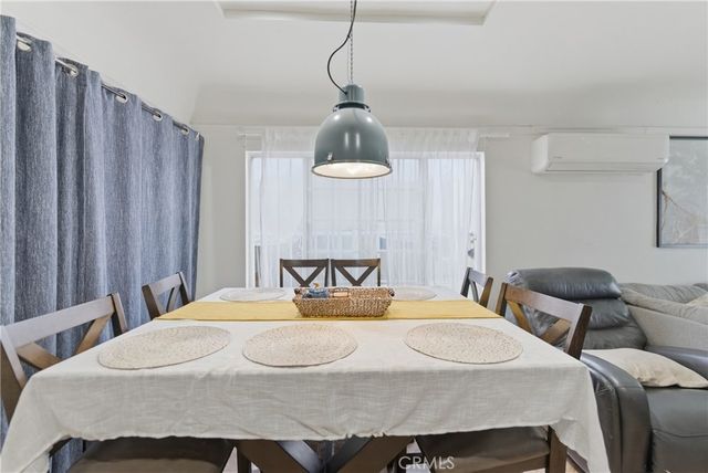 725 W 107th, Los Angeles, CA 90044