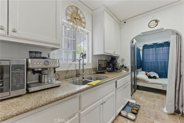 725 W 107th, Los Angeles, CA 90044