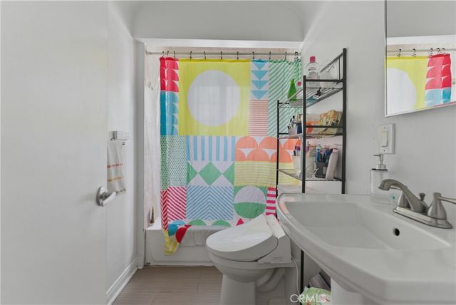 725 W 107th, Los Angeles, CA 90044