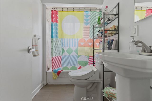 725 W 107th, Los Angeles, CA 90044