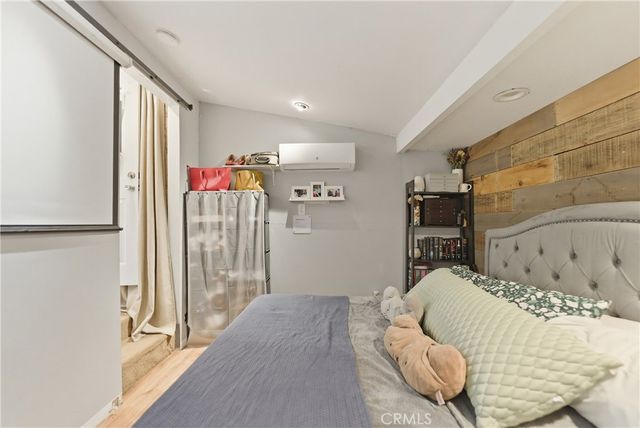 725 W 107th, Los Angeles, CA 90044