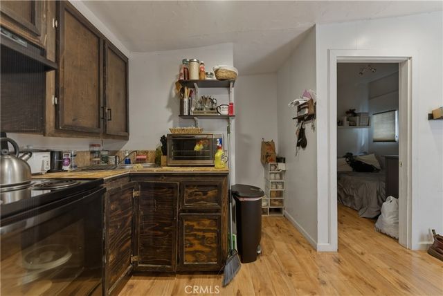 725 W 107th, Los Angeles, CA 90044