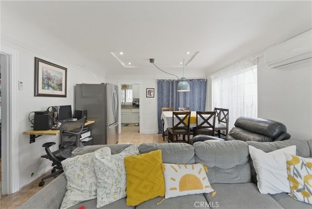 725 W 107th, Los Angeles, CA 90044