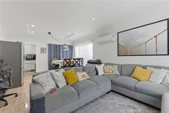 725 W 107th, Los Angeles, CA 90044