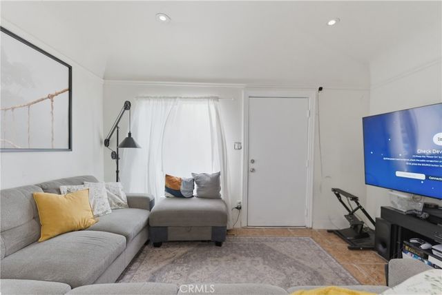 725 W 107th, Los Angeles, CA 90044