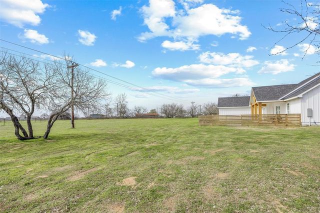 2230 Farm to Market 713, Lockhart, TX 78644