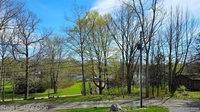 8751 Highland Ave Road, Watervliet, MI 49098