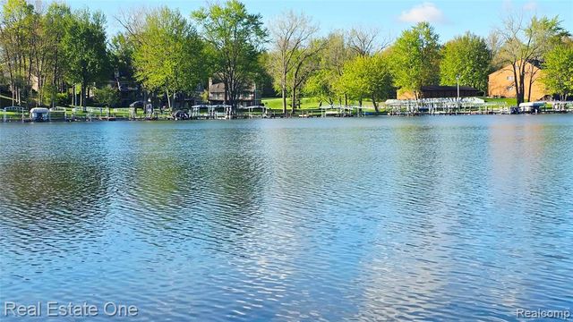 8751 Highland Ave Road, Watervliet, MI 49098