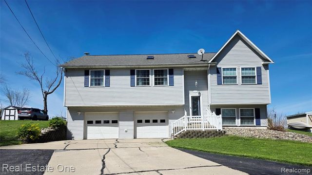 8751 Highland Ave Road, Watervliet, MI 49098