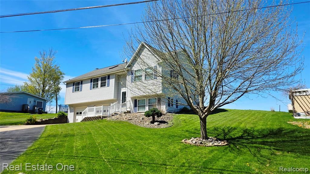 8751 Highland Ave Road, Watervliet, MI 49098