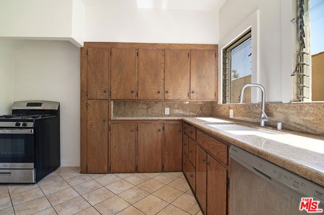 170 S Sycamore Avenue, Los Angeles, CA 90036