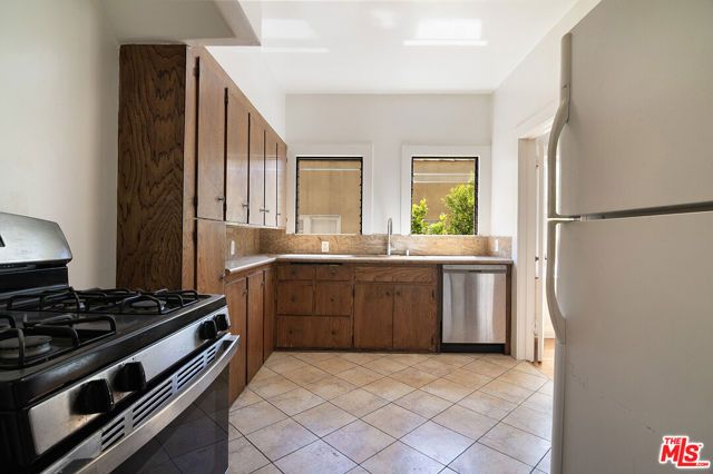 170 S Sycamore Avenue, Los Angeles, CA 90036