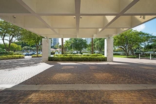 3300 NE 192nd Street 111, Aventura, FL 33180