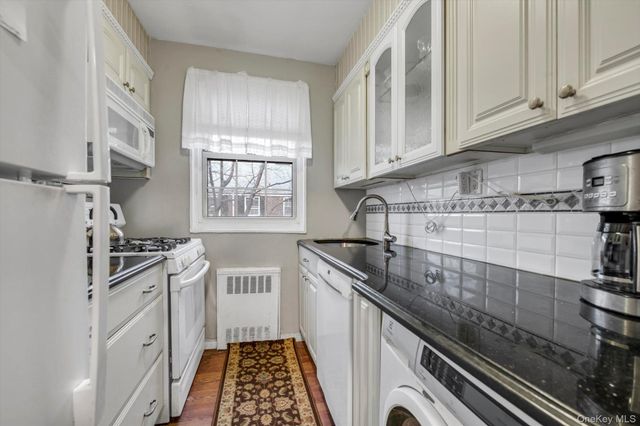 69-18 Bell Boulevard B, Bayside, NY 11364