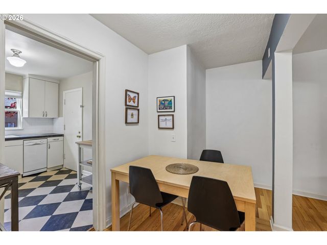 2120 Ne HALSEY St 31, Portland, OR 97232