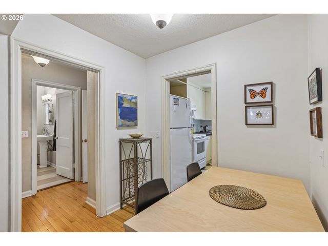 2120 Ne HALSEY St 31, Portland, OR 97232