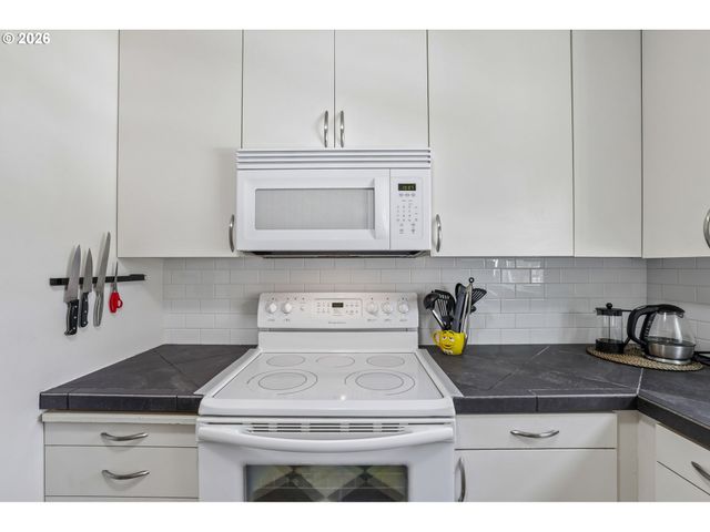 2120 Ne HALSEY St 31, Portland, OR 97232