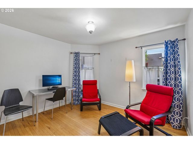 2120 Ne HALSEY St 31, Portland, OR 97232