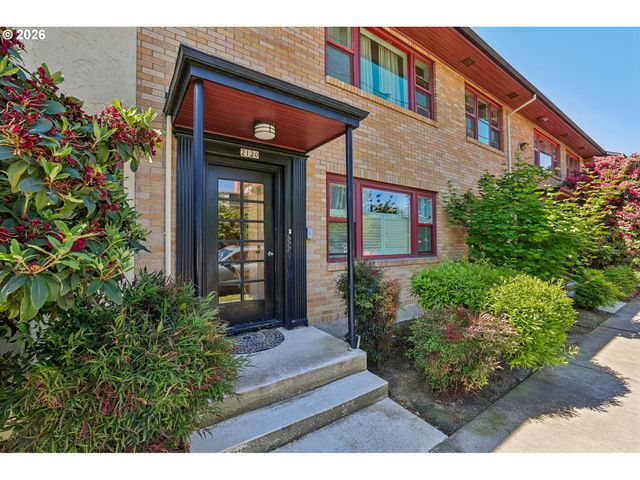 2120 Ne HALSEY St 31, Portland, OR 97232