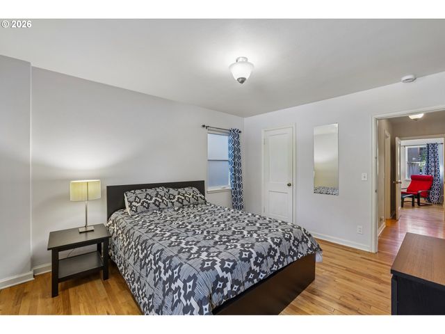 2120 Ne HALSEY St 31, Portland, OR 97232