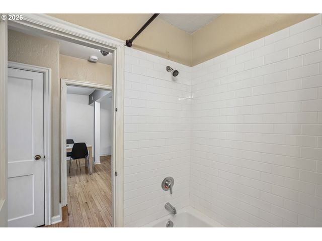 2120 Ne HALSEY St 31, Portland, OR 97232