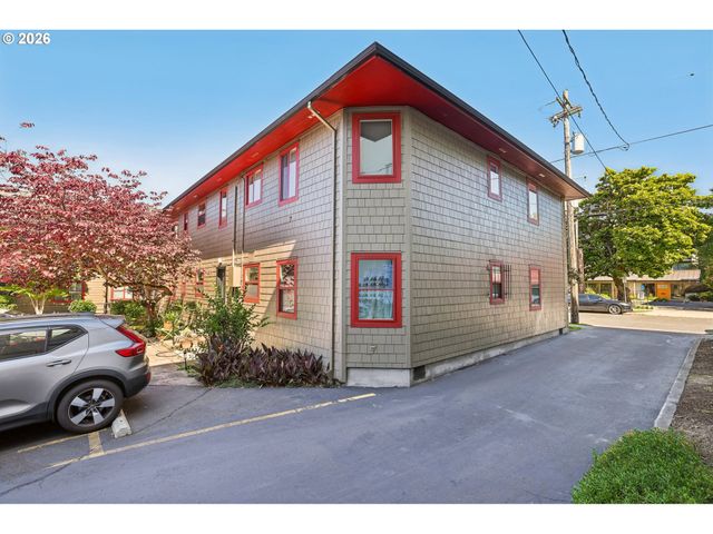 2120 Ne HALSEY St 31, Portland, OR 97232