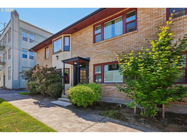 2120 Ne HALSEY St 31, Portland, OR 97232