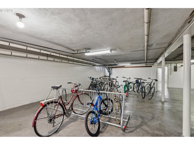 2120 Ne HALSEY St 31, Portland, OR 97232