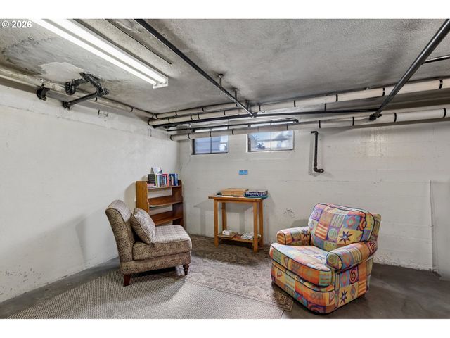 2120 Ne HALSEY St 31, Portland, OR 97232