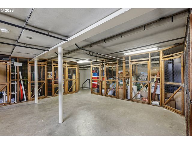 2120 Ne HALSEY St 31, Portland, OR 97232