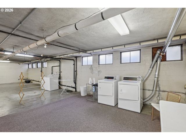 2120 Ne HALSEY St 31, Portland, OR 97232