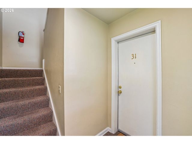 2120 Ne HALSEY St 31, Portland, OR 97232