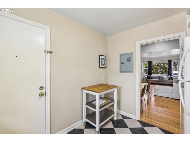 2120 Ne HALSEY St 31, Portland, OR 97232