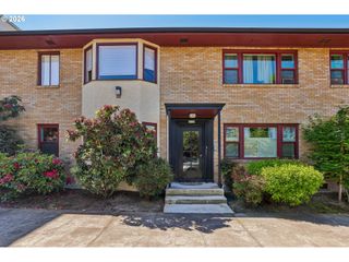 2120 Ne HALSEY St 31, Portland, OR 97232