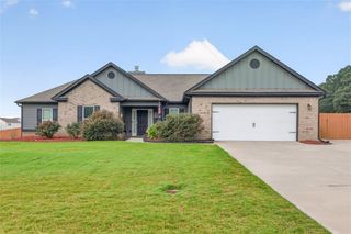 305 McMillian Ct, Winder, GA 30680