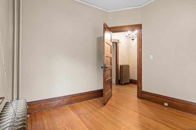1070 Minnehaha Avenue E, Saint Paul, MN 55106