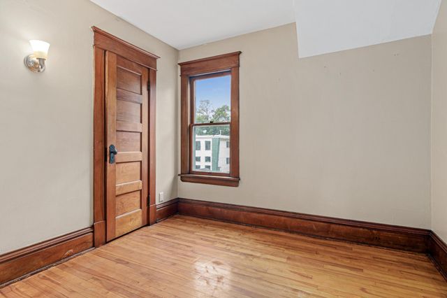 1070 Minnehaha Avenue E, Saint Paul, MN 55106