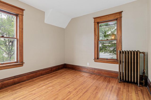1070 Minnehaha Avenue E, Saint Paul, MN 55106