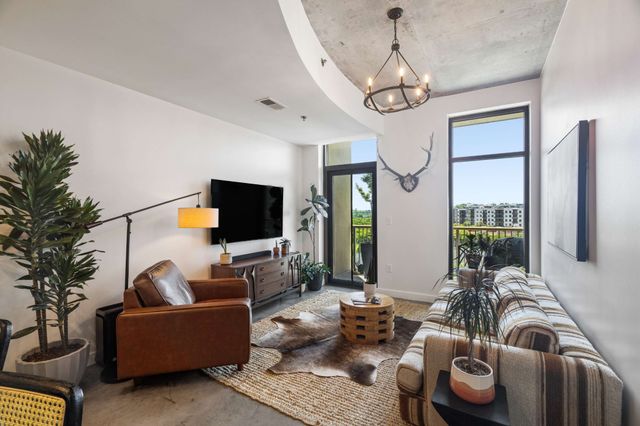 1510 Demonbreun St Apt 701, Nashville, TN 37203