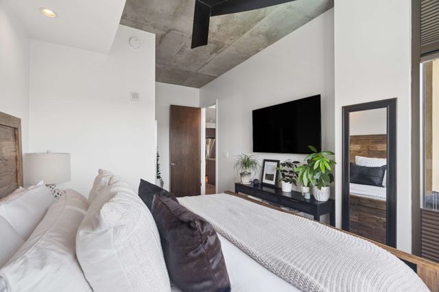 1510 Demonbreun St Apt 701, Nashville, TN 37203