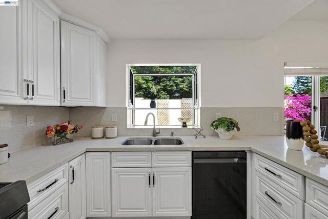 4290 Tiburon Dr, Fremont, CA 94555