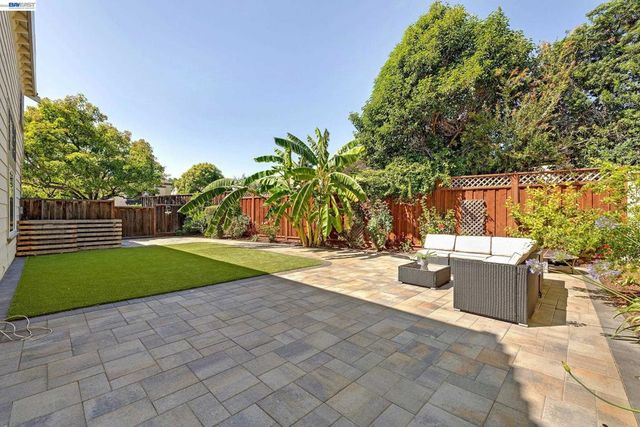 4290 Tiburon Dr, Fremont, CA 94555