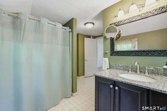 112 Hedgehog Lane, Simsbury, CT 06092