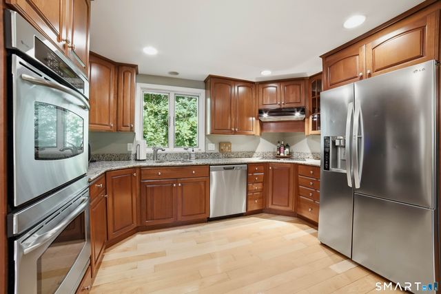 112 Hedgehog Lane, Simsbury, CT 06092