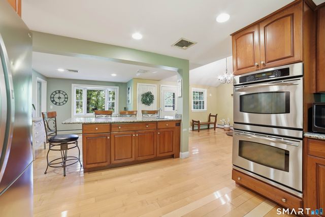 112 Hedgehog Lane, Simsbury, CT 06092