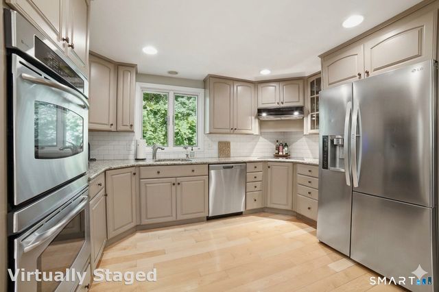 112 Hedgehog Lane, Simsbury, CT 06092